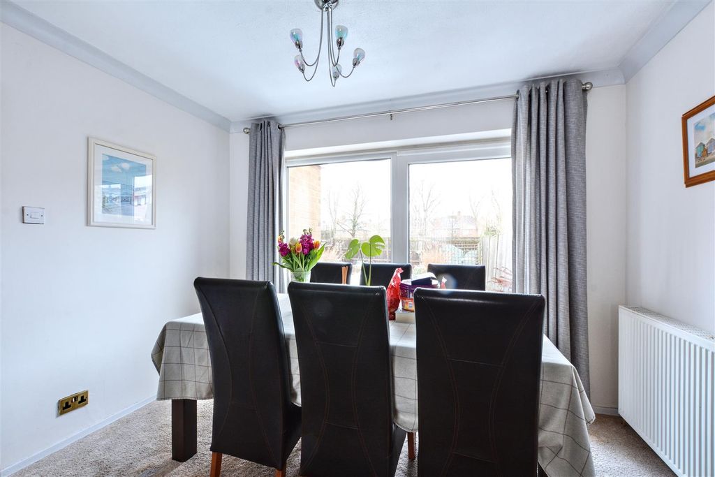 Property photo 3 of 18 Lounge Diner_3.Jpeg