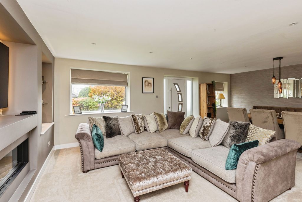 Property photo 1 of 14 Living Room