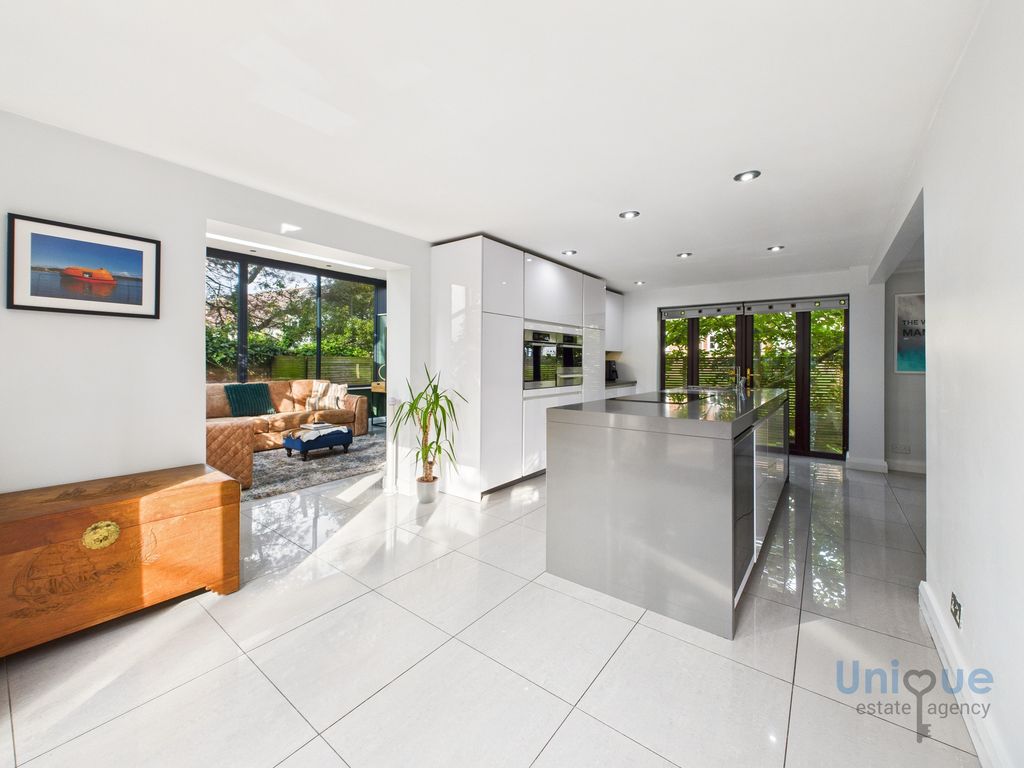 Property photo 3 of 31