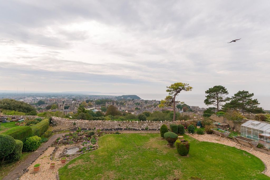 Property photo 1 of 32 2D5Hrcn - The View F.Jpg