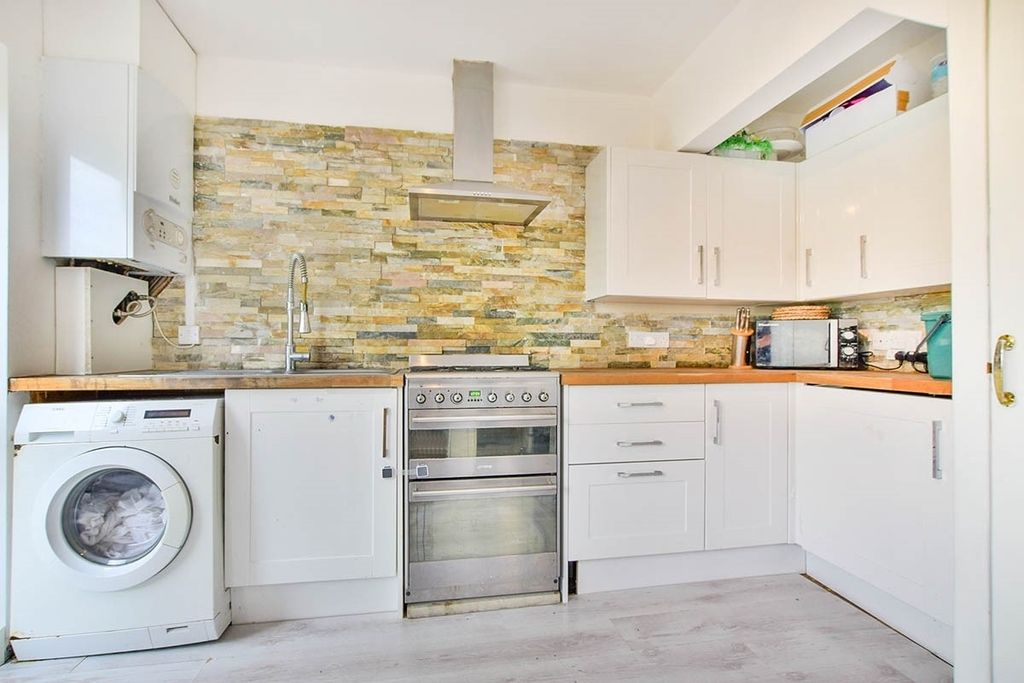 Property photo 3 of 12 Kitchen/Breakfast Ro