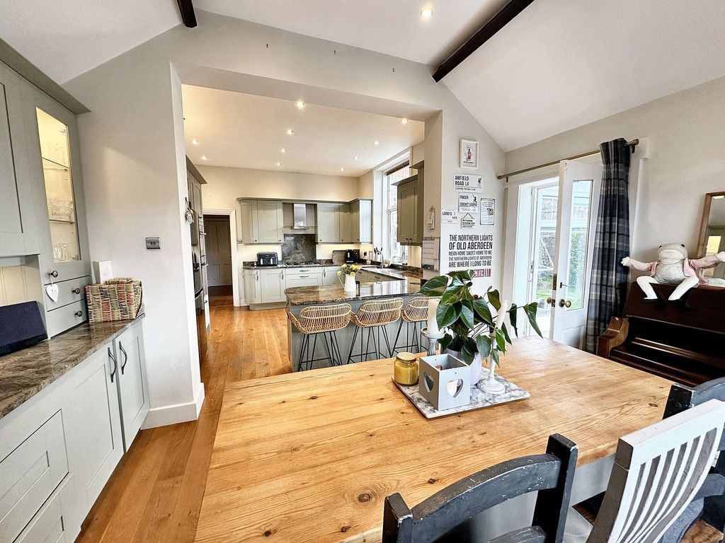 Property photo 3 of 33 Dining Kitchen
