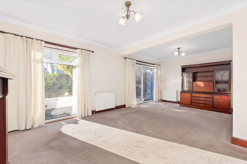 Property photo 3 of 23