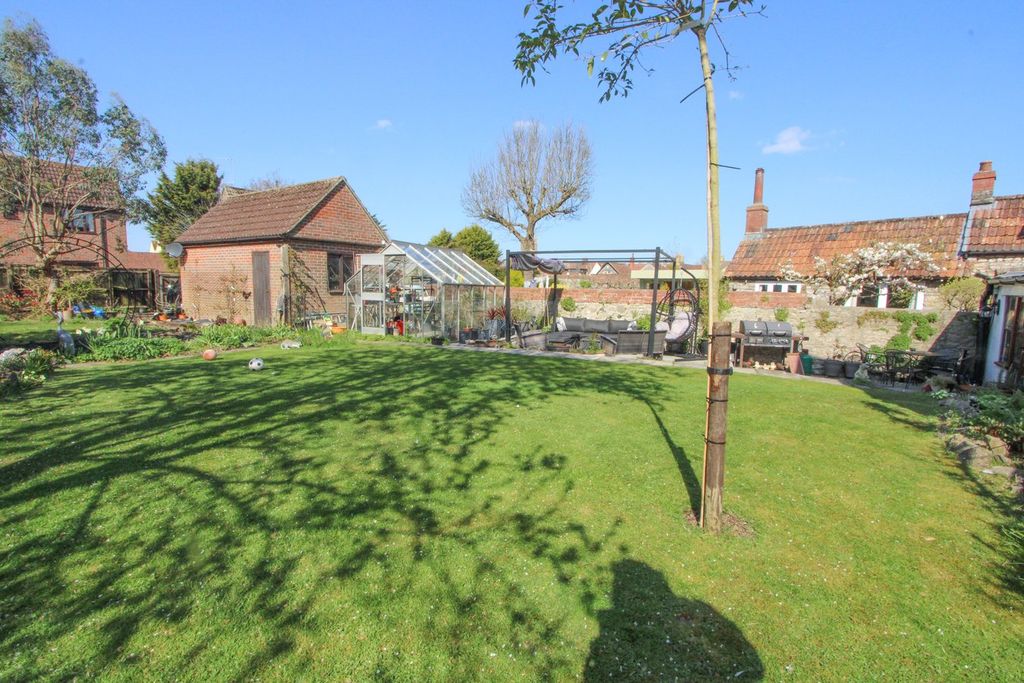 Property photo 2 of 28