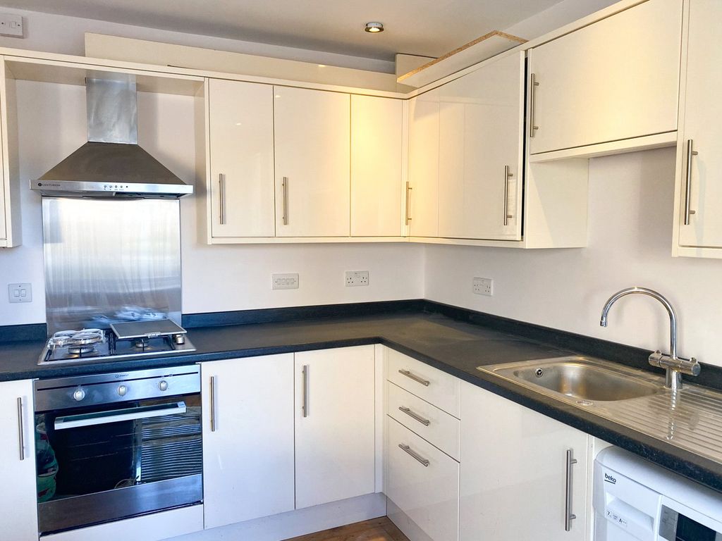 Property photo 2 of 12 Kitchen