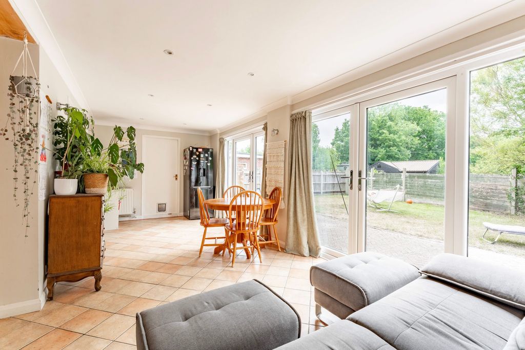 Property photo 2 of 31