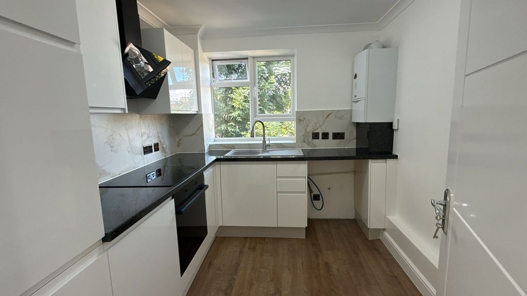 Property photo 1 of 8 Newly Decorated 2 Bedroom Flat For Rent In N15