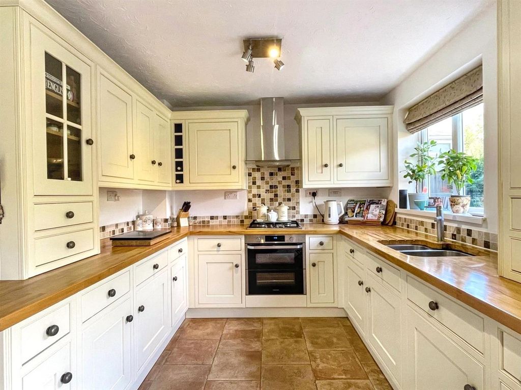 Property photo 1 of 27 Kitchen Diner