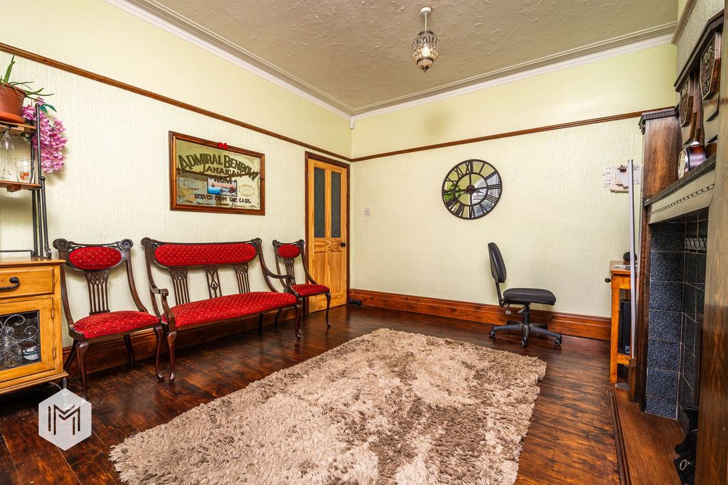 Property photo 2 of 27