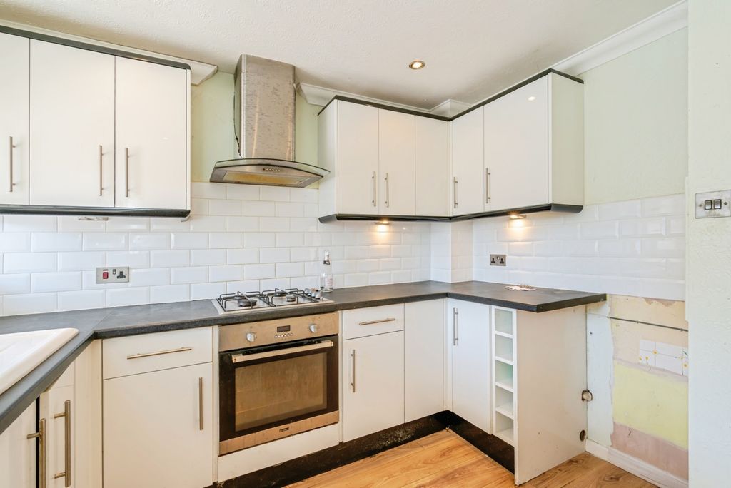 Property photo 3 of 16 Photo