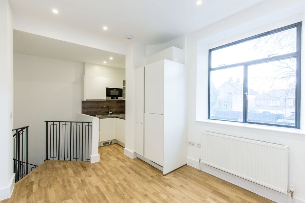 Property photo 1 of 10 Kitchen