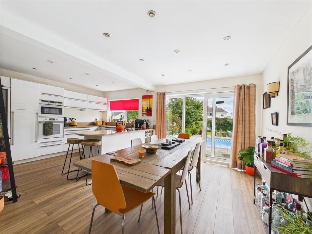 Property photo 2 of 27 Cam02295G0-Pr0270-Still012.Jpg