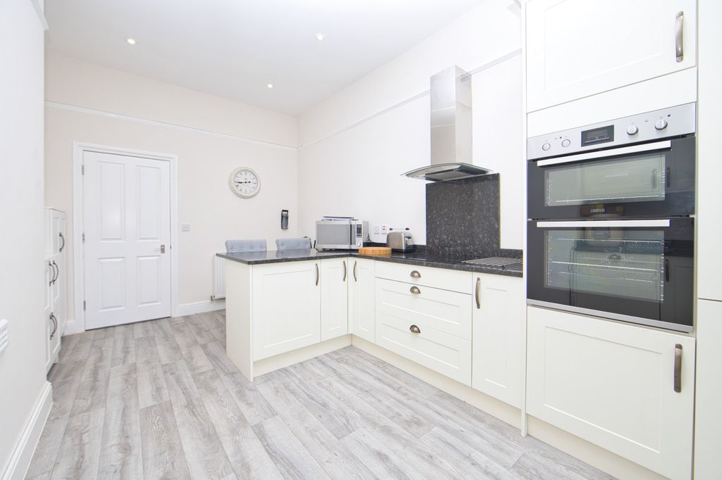 Property photo 1 of 12 Picture 1