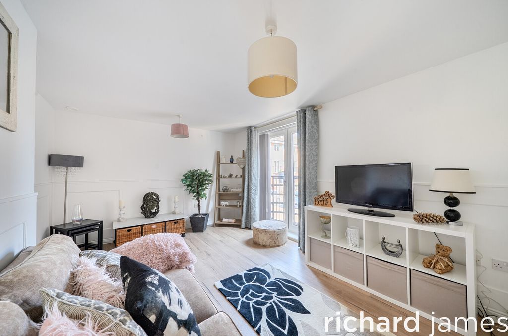 Property photo 3 of 12 Ecae405Cb7Ed4E5Ca67B21B93377De03