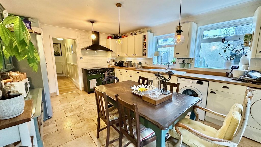 Property photo 1 of 28