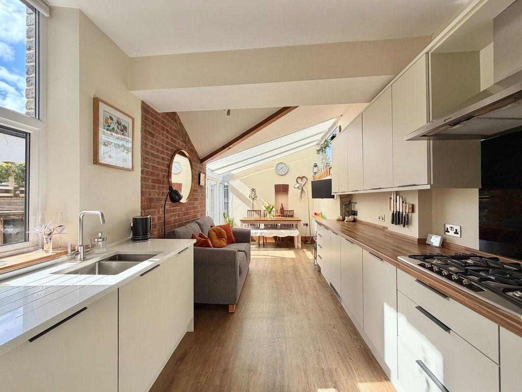 Property photo 2 of 41