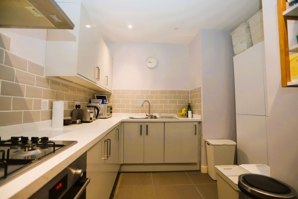 Property photo 3 of 10 6-Kitchen 1