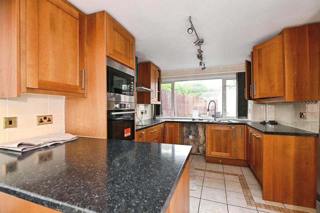 Property photo 2 of 14 Kitchen