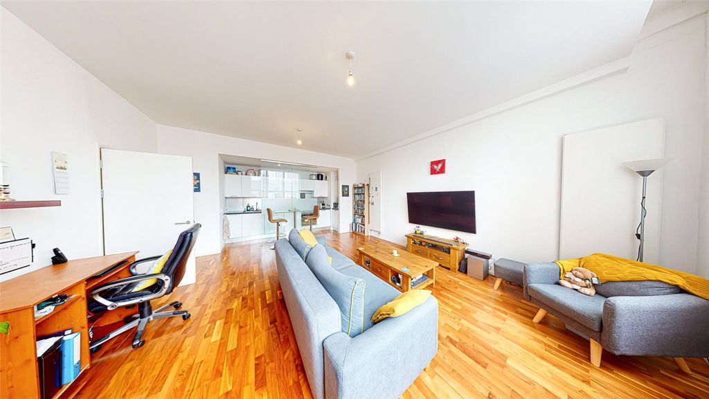 Property photo 3 of 14 Picture No. 06