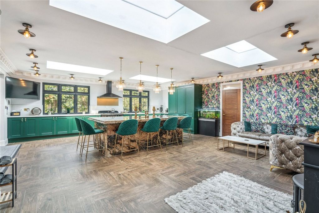 Property photo 2 of 18 Kitchen