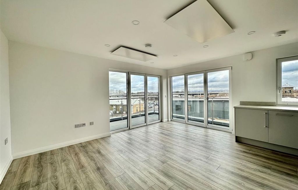 Property photo 2 of 6 Picture 2