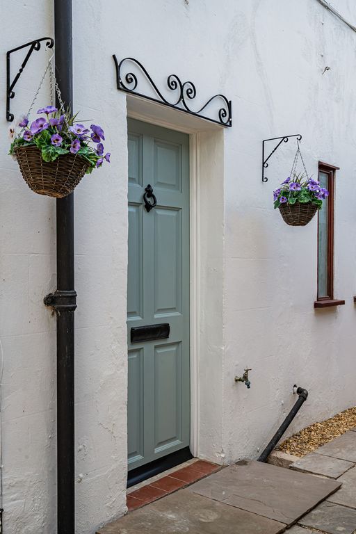 Property photo 1 of 32