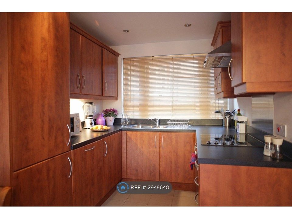 Property photo 3 of 10 Kitchen