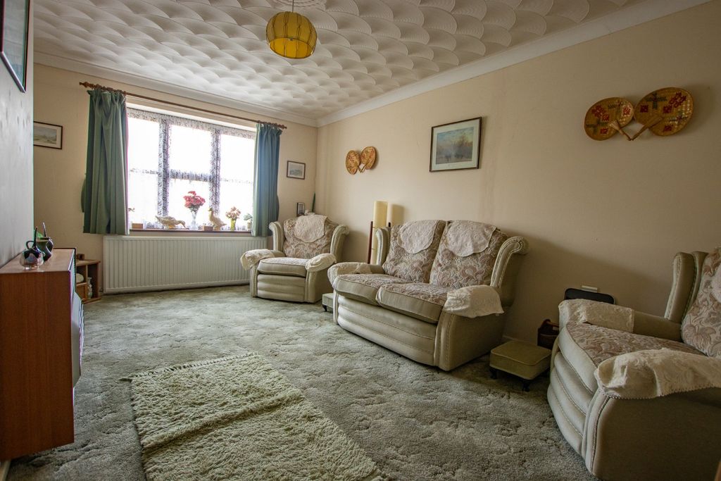 Property photo 3 of 14 4015163