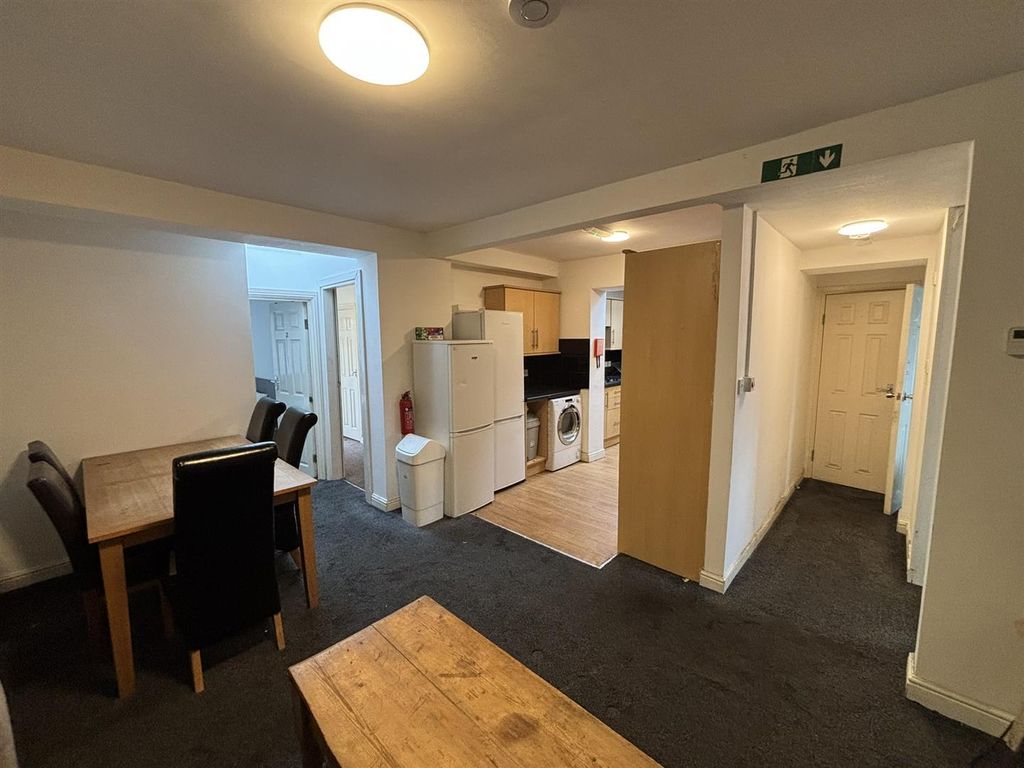 Property photo 3 of 29 Lounge Diner