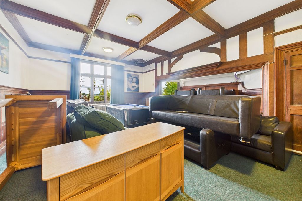 Property photo 3 of 35