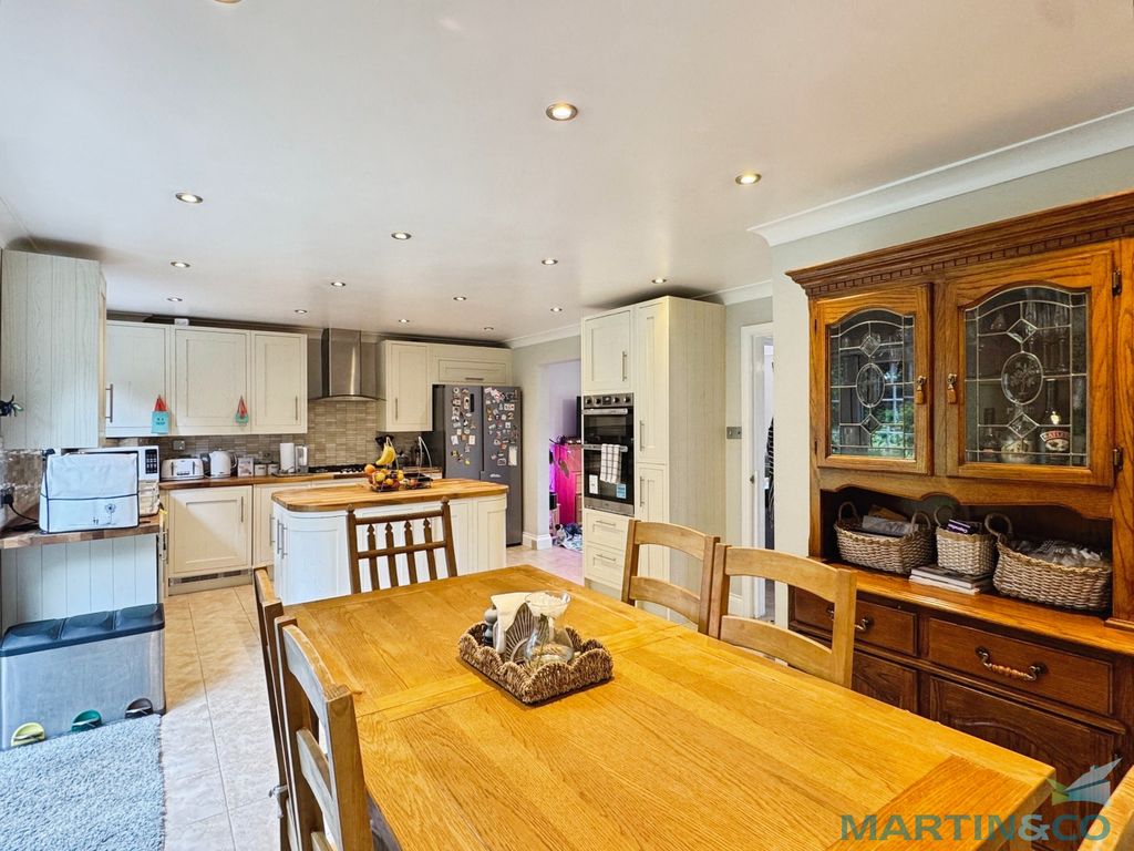Property photo 3 of 20 6F1232d4--49B7-9A04-3Fa24580Ff9B-32856-00001220Bb2