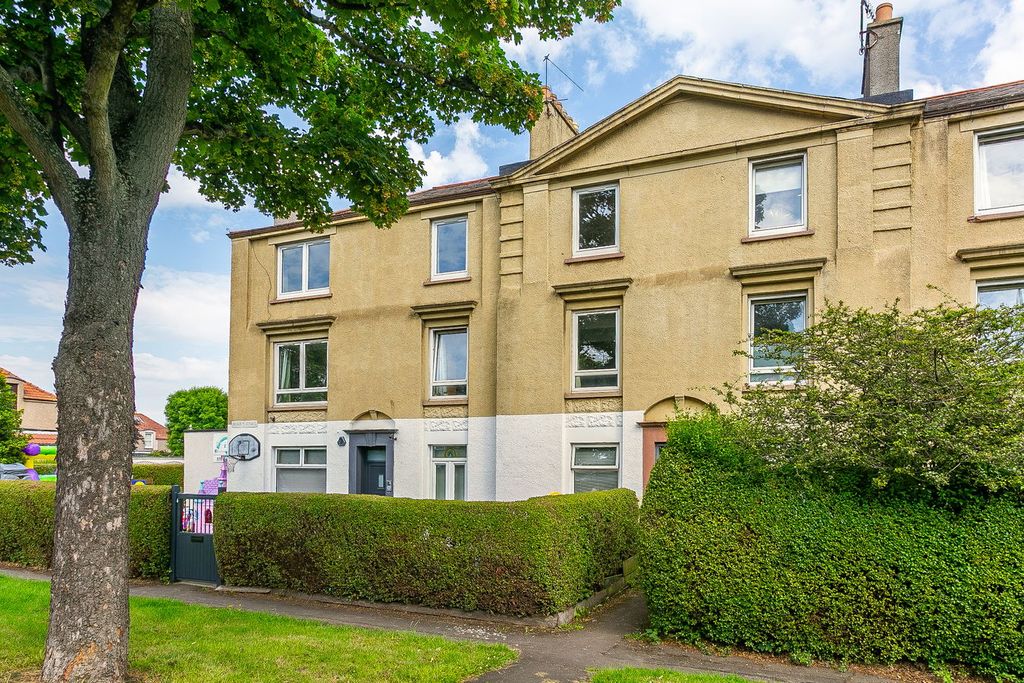 Property photo 1 of 32