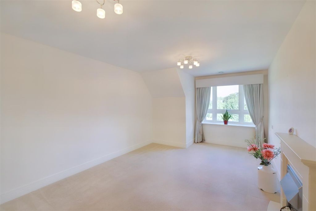 Property photo 2 of 17 8566431-Interior03.Jpg
