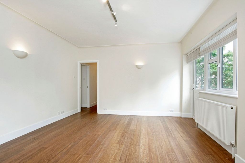 Property photo 3 of 33 Living_Room