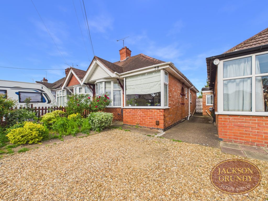 Property photo 1 of 16 Northampton Lane South