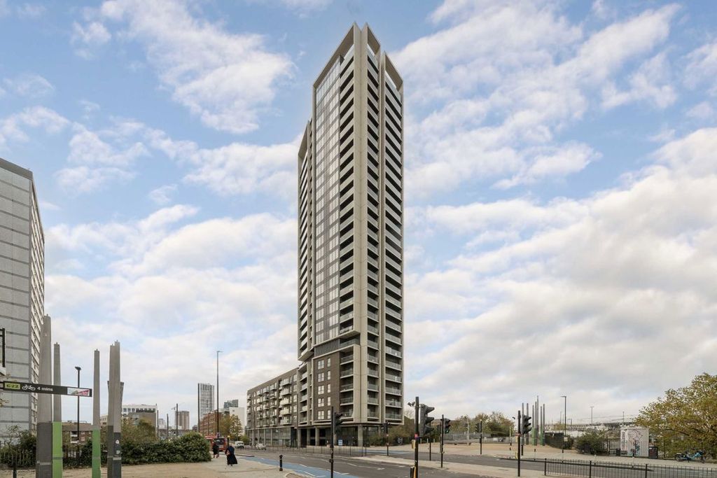 Property photo 2 of 8