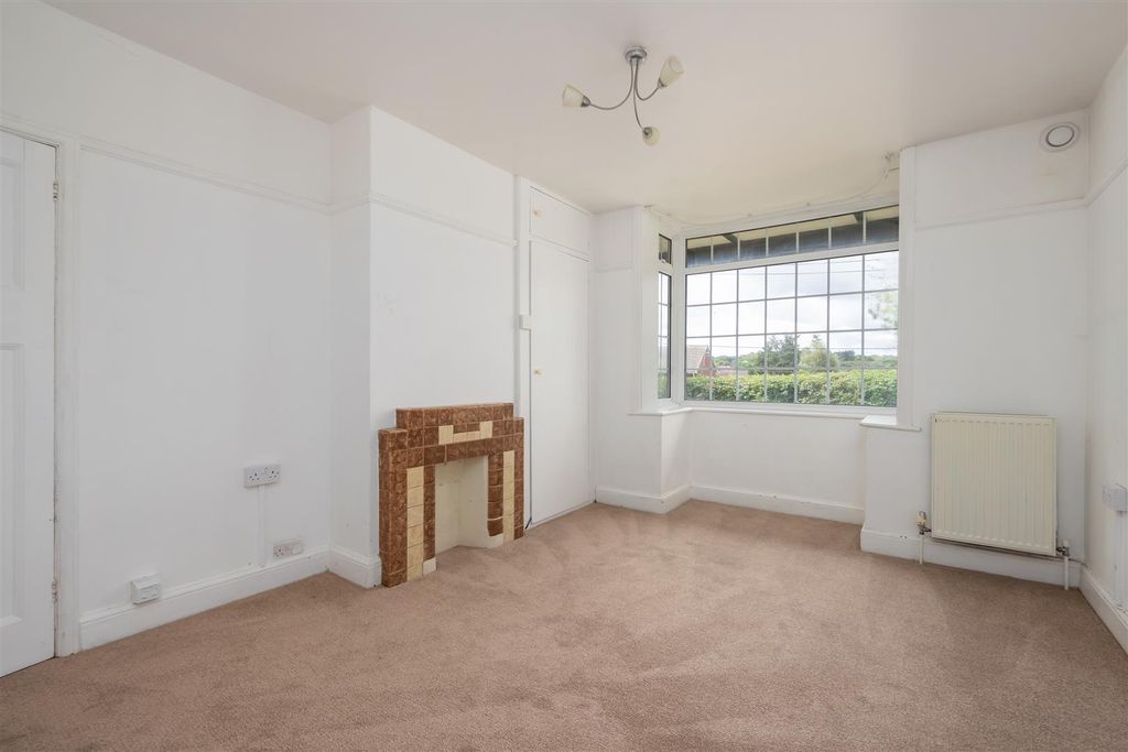 Property photo 3 of 16 Millstrood Road, Whitstable