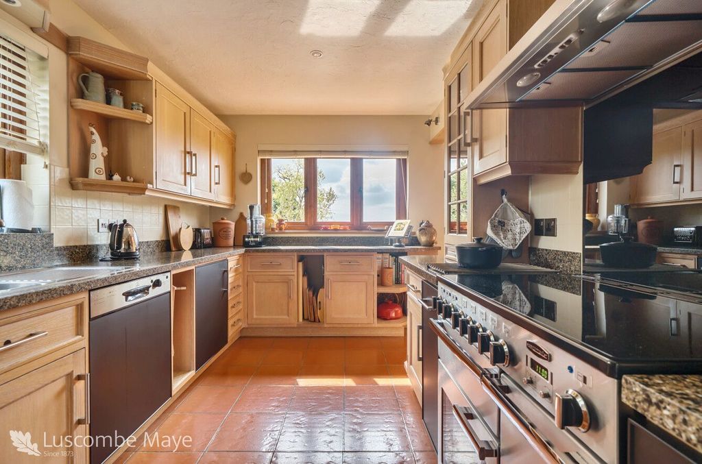 Property photo 3 of 22