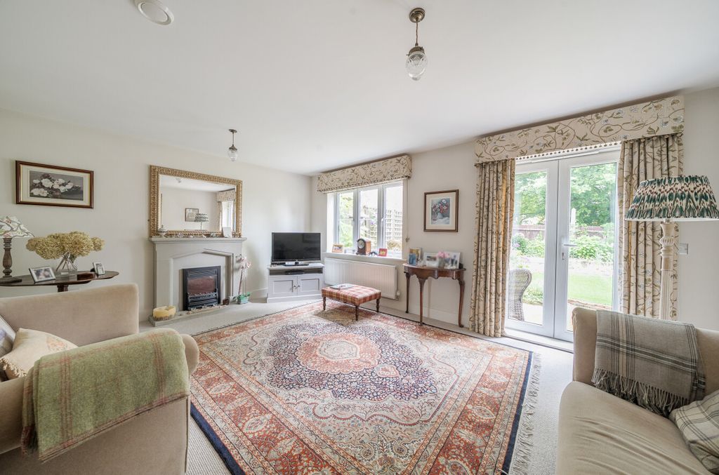 Property photo 2 of 12 1296813-1-682Daff...