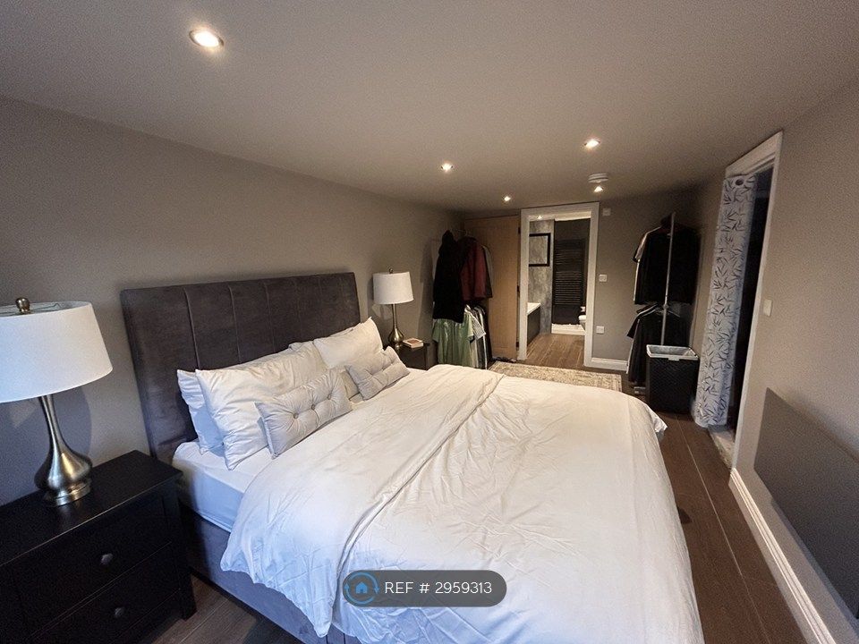 Property photo 2 of 15 Primary Bedroom
