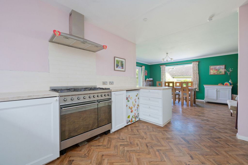Property photo 3 of 34