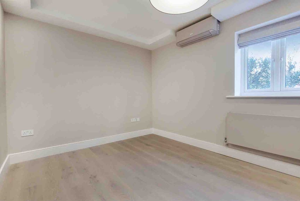 Property photo 3 of 13 Bedroom