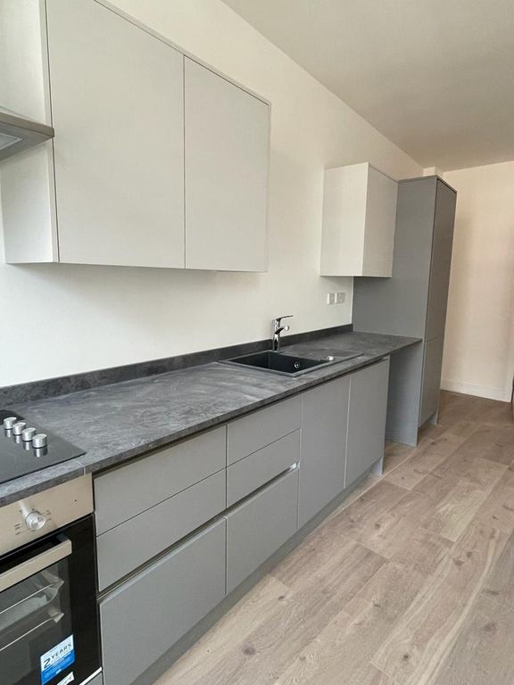 Property photo 3 of 12 Kitchen