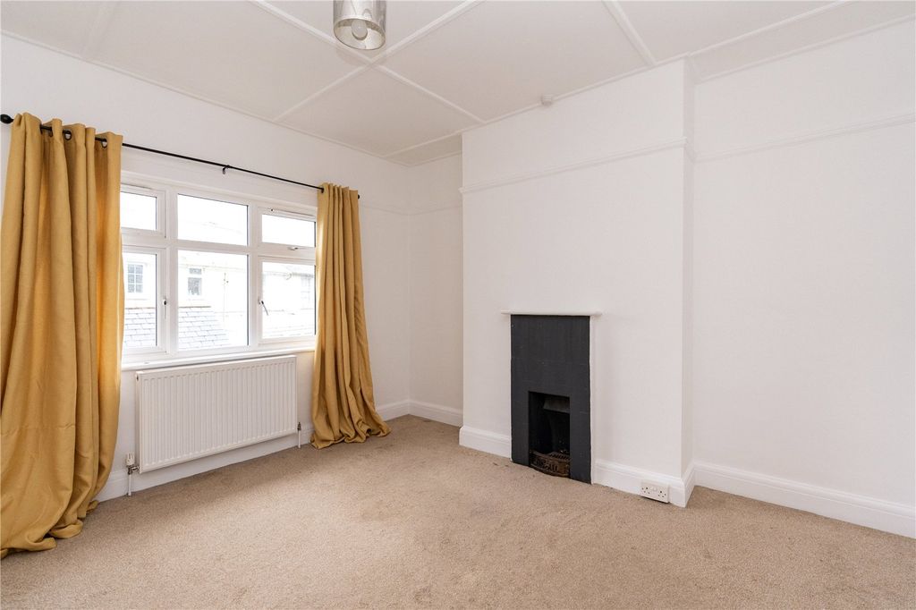 Property photo 2 of 23 Picture No. 11