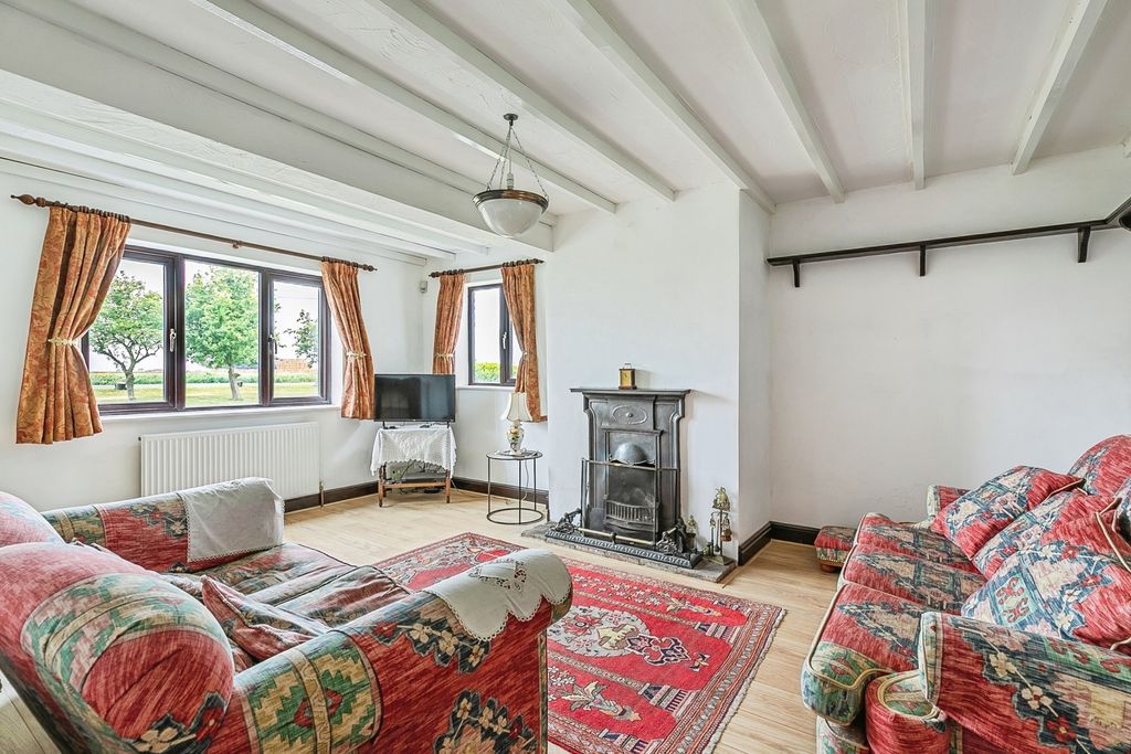 Property photo 3 of 17 Photo