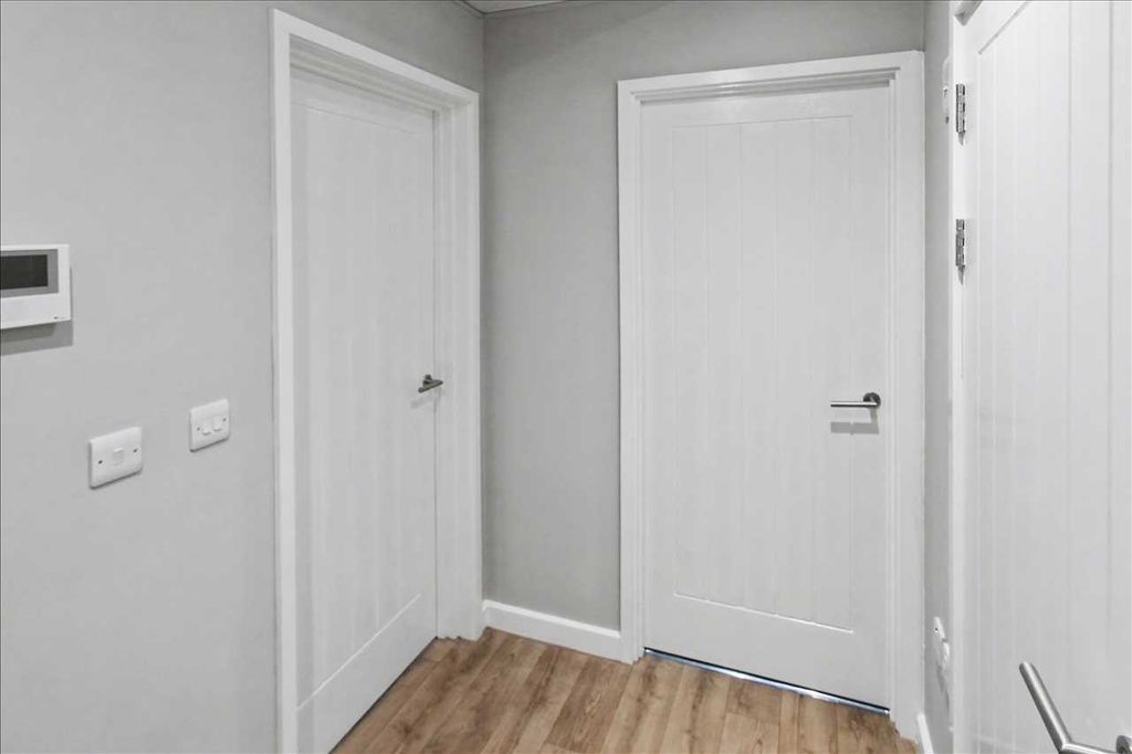 Property photo 2 of 16 Entrance Hall