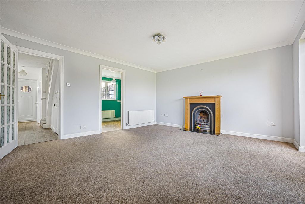 Property photo 2 of 28 Lounge