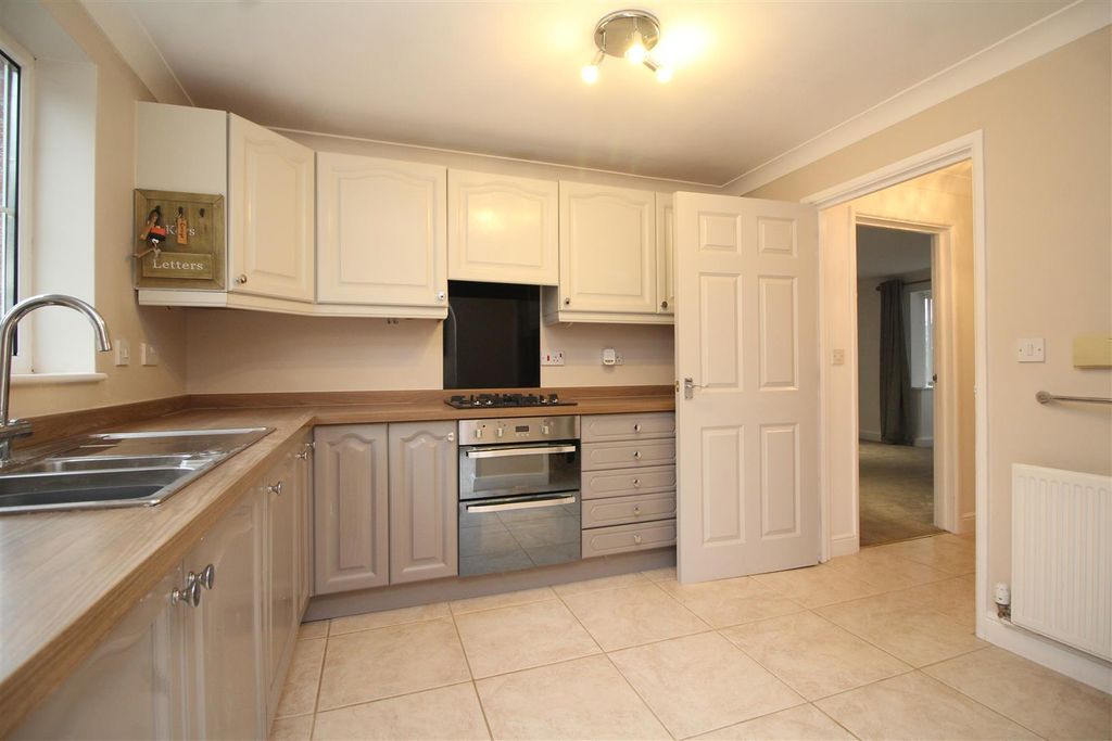 Property photo 3 of 22 Kitchen 2.Jpg