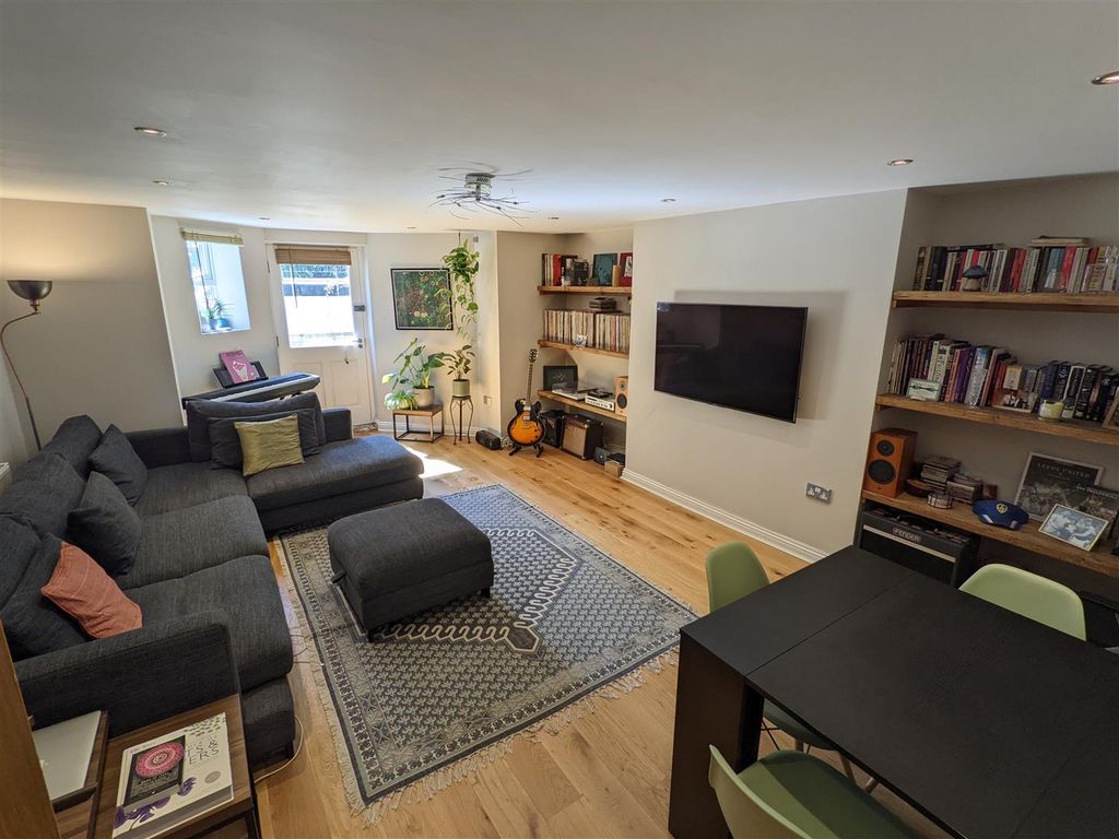 Property photo 3 of 8