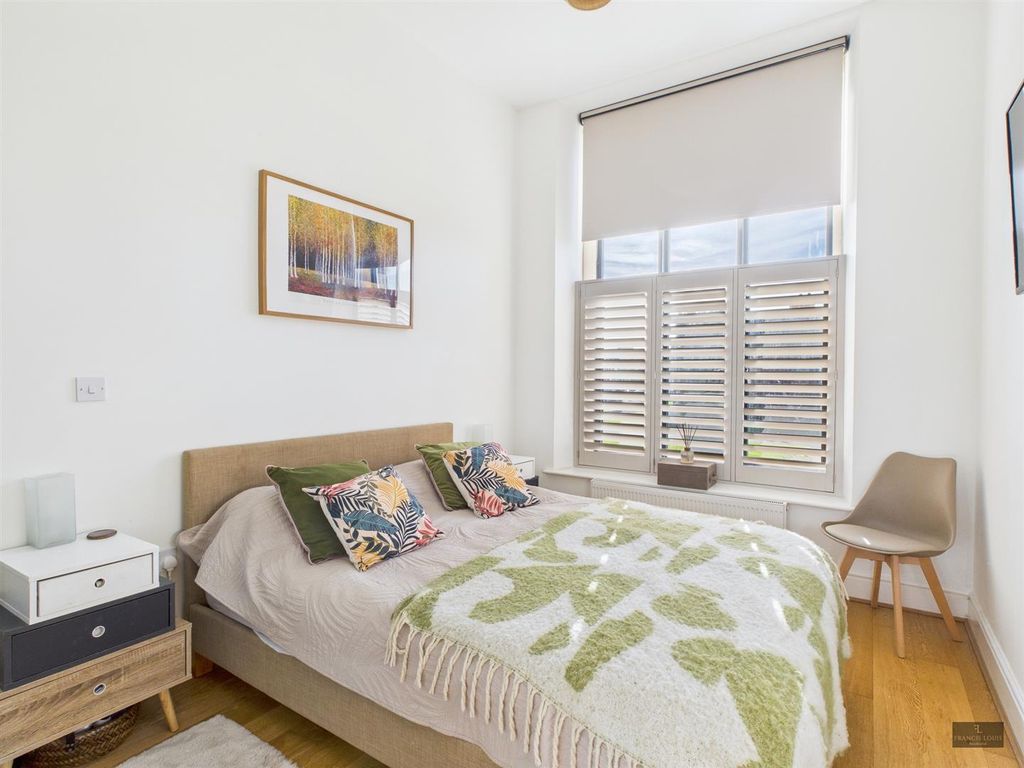 Property photo 3 of 12 Cam02887G0-Pr0564-Still004.Jpg